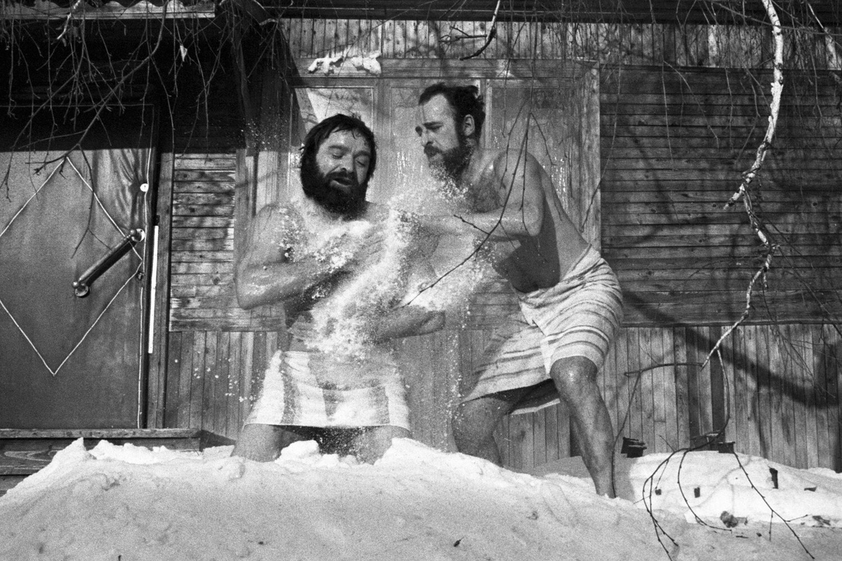 Жители Красноярска в сибирской бане, 1982 год ©Фред Гринберг/РИА Новости  📷