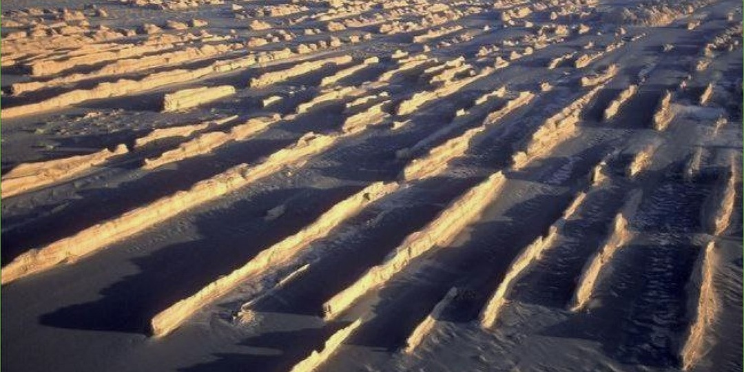 Эти «каменные волны» в пустыне Гоби сводят учёных с ума. Или не сводят? Вот в чём вопрос…