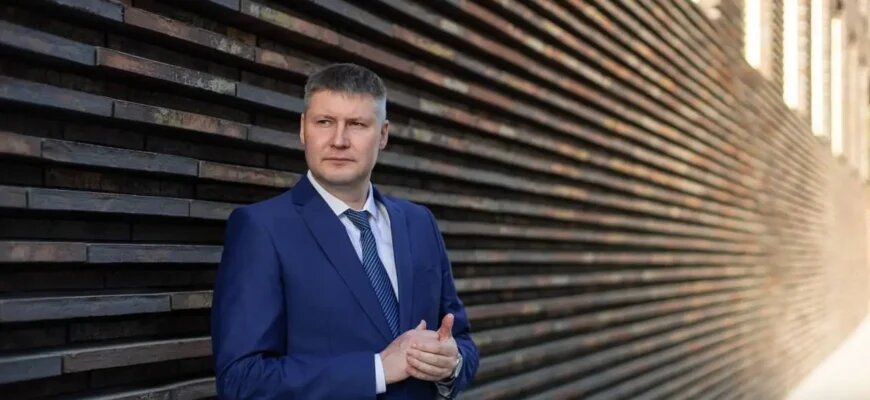    В эпоху цифровых технологий понимание основ авторского права становится не просто полезным навыком, а насущной необходимостью для всех, кто создаёт и распространяет контент. Об этом в интервью для сайта Школы журналистики имени Владимира Мезенцева при Центральном доме журналиста рассказал юрист Владислав Татаринов. Он раскрыл ключевые тенденции в сфере авторского права, объяснив, почему эта область юриспруденции становится всё более востребованной. Анна Пакова