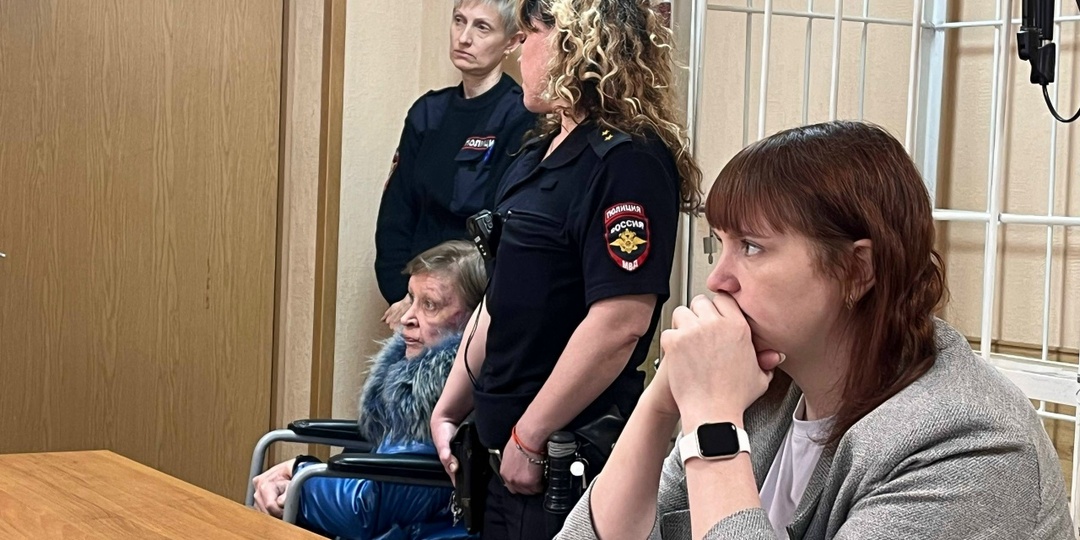 Сибирячку на инвалидной коляске, обвиняемую в убийстве и покушении на убийство двух женщин, отправили в СИЗО