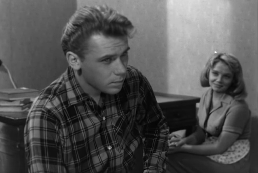 Игорь (Станислав Хитров) и Тоня (Наталья Кустинская) Малютины, кадр из фильма "После свадьбы" (1962)