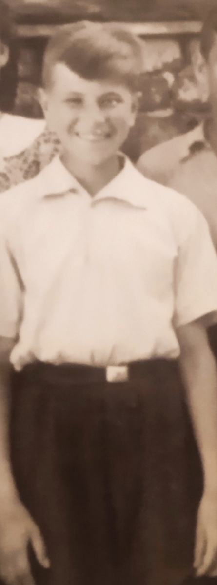 Во дворе дома на Советской (Миллионной) улице, в г. Калинине ( Твери). 1952-53 гг.