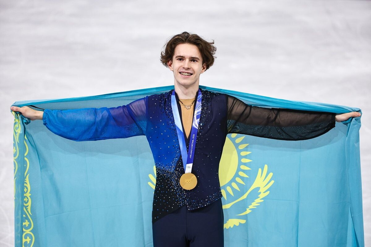    Михаил Шайдоров (Казахстан), занявший первое место в соревнованиях, во время награждения / Источник: © Михаил Терещенко/ТАСС