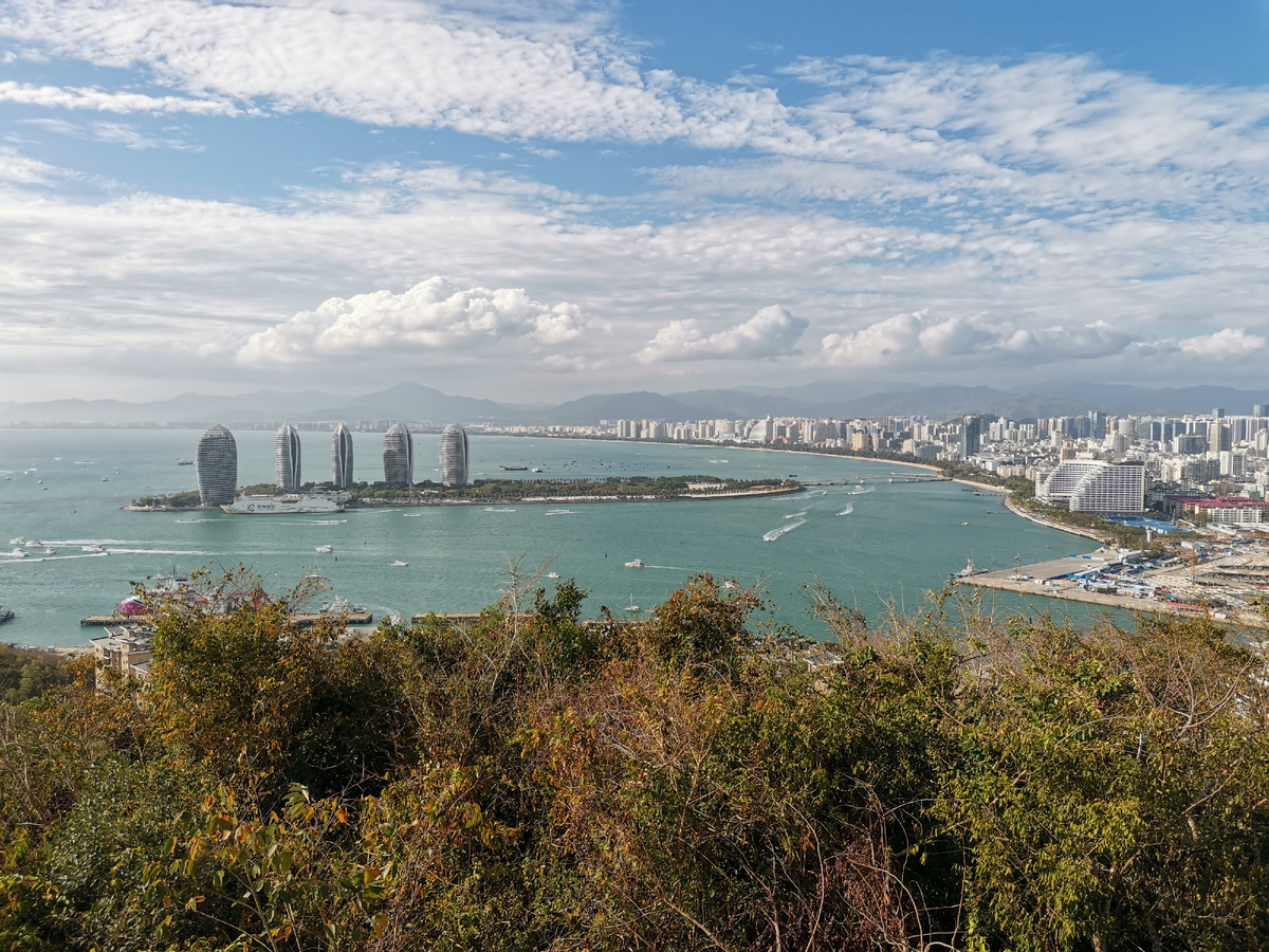 Хайнань, вид со смотровой площадки на город Санья
