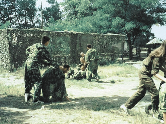 Экстрасенсы и офицеры в/ч 10003 обучают спецназ приемам рукопашного боя.