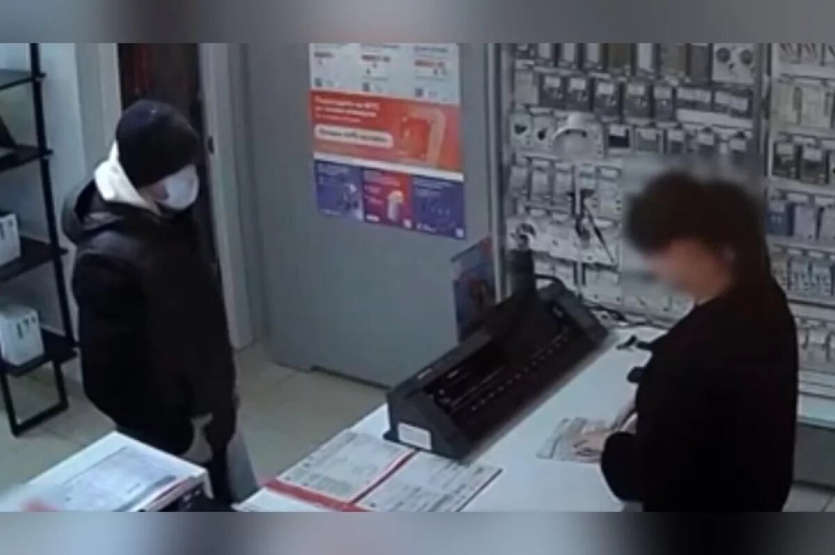    Татарстанец ограбил салон связи с муляжом бомбы и «запиской от ВСУ»