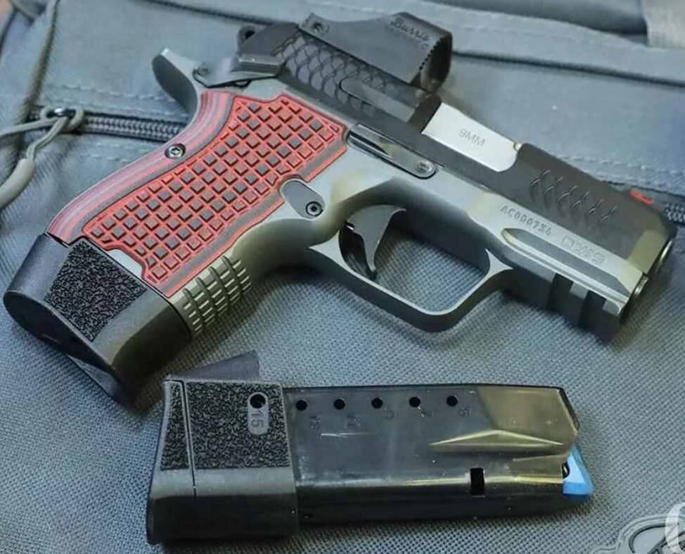 Пистолет Kimber CDS9.