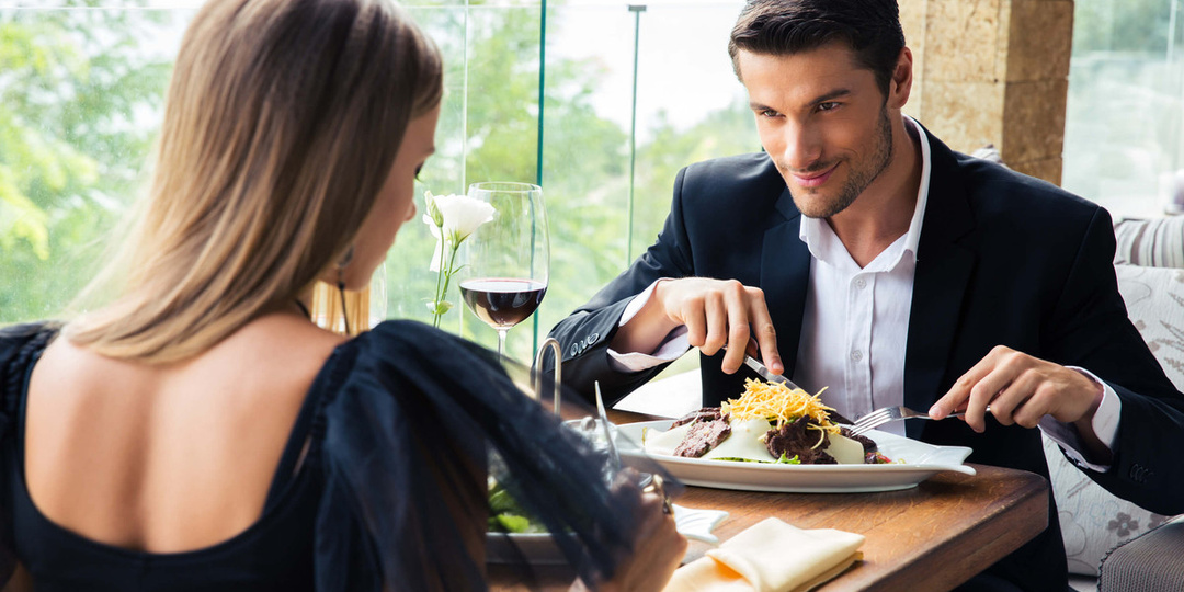 – Училка? – переспросил я, изобразив легкое удивление, хотя внутри меня распирало от злорадства. – Серьезно? А как же твои… крылья?