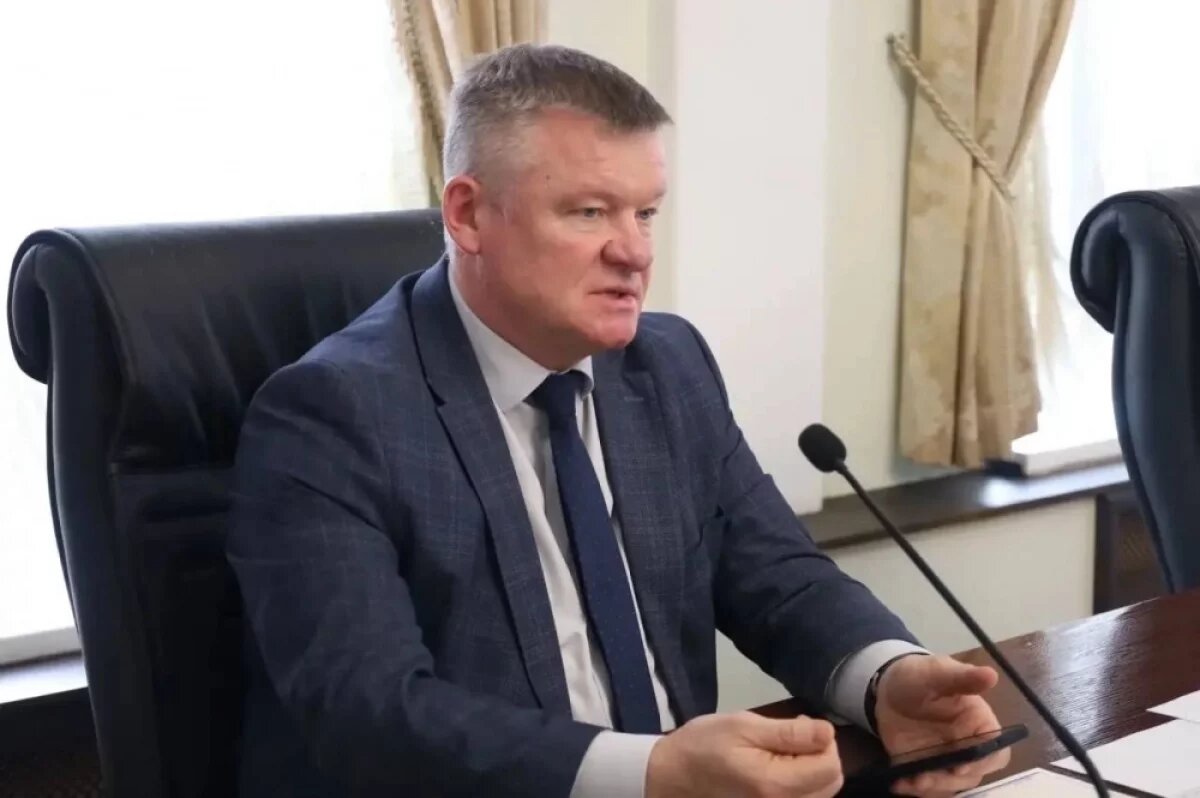    Глава Саратова Исаев поручил убирать снег без «белых пятен»