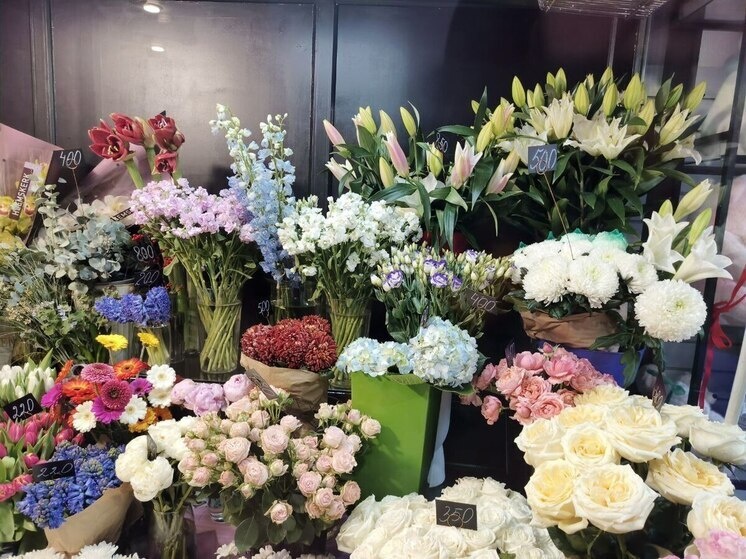     Перед 14 февраля флористам предлагают от 45 до 97,5 тысяч рублей. Фото: МК в Питере / Наталья Ефимова