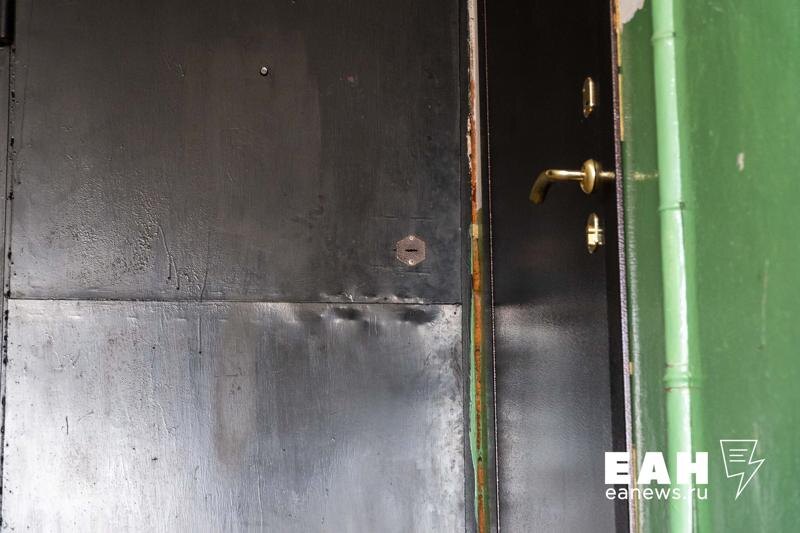    ЕАН / Двери в подъезде