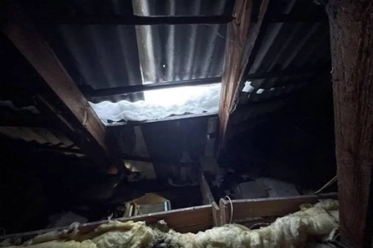    В Лакинске крыша многоквартирного дома рухнула под тяжестью снега