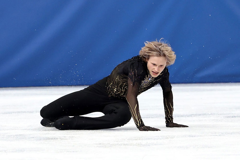    Илья Малинин сенсационно провалил произвольную программу, совершив пять грубейших ошибок. / Фото: Jamie Squire / Getty Images