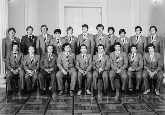 1981 год. Хоккеисты сборной СССР в Кремле во время вручения правительственных наград за победу на чемпионате мира и Европы. 