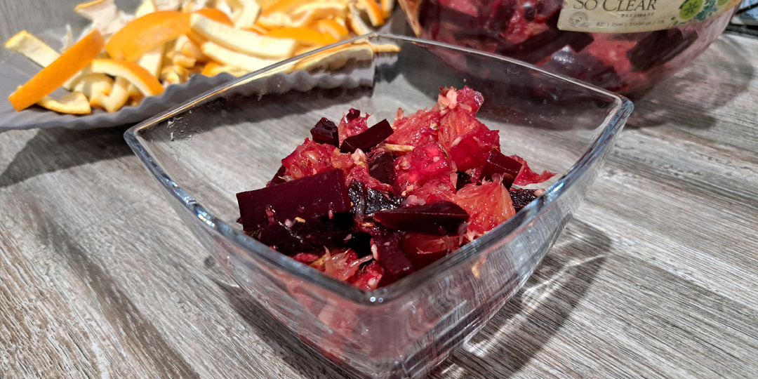 Как небанально приготовить салат из свёклы