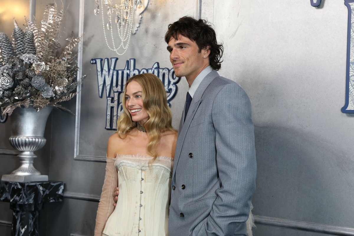    Марго Робби и Джейкоб Элорди