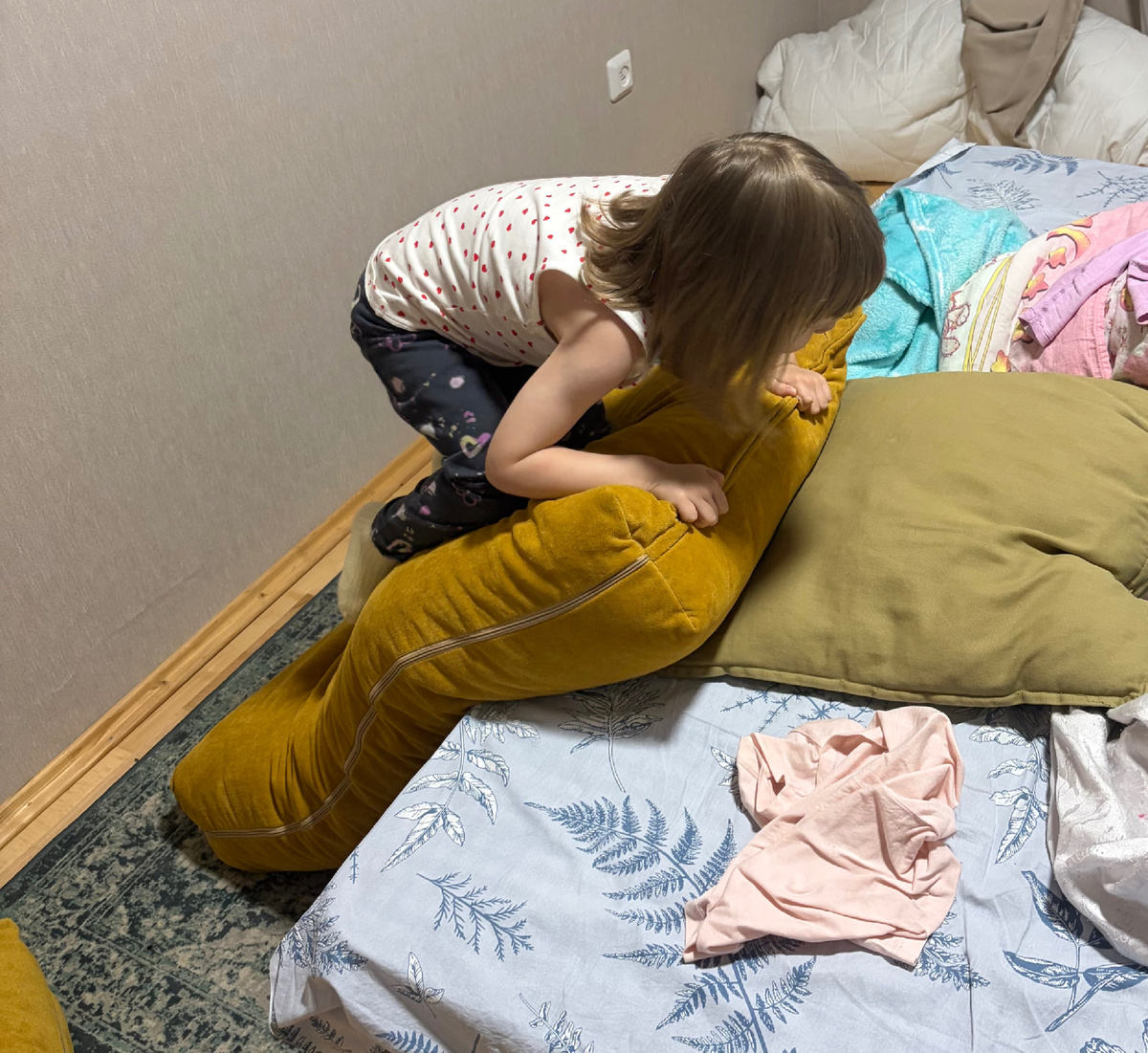 Сопливый ребенок накануне садика был вполне доволен жизнью😅👍