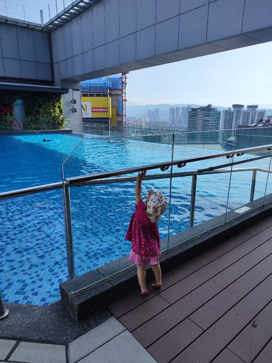 Инфинити-бассейн на крыше отеля в Куала-Лумпуре