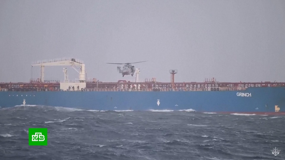    Макрон заявил о задержании в Средиземном море шедшего из России танкера