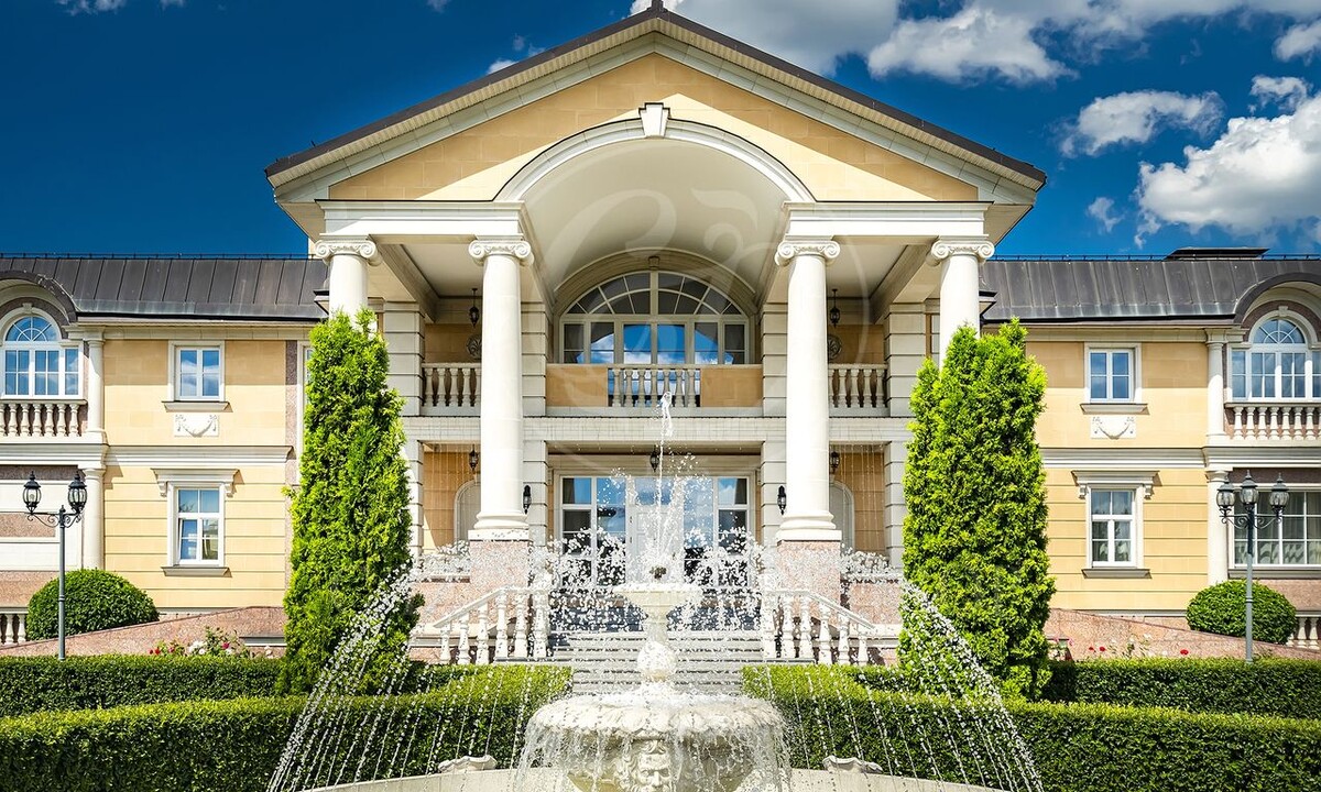 "Ветер уносит меня на восток, Там, где белый туман обернулся в песок"(с) Фото: slrealty.ru