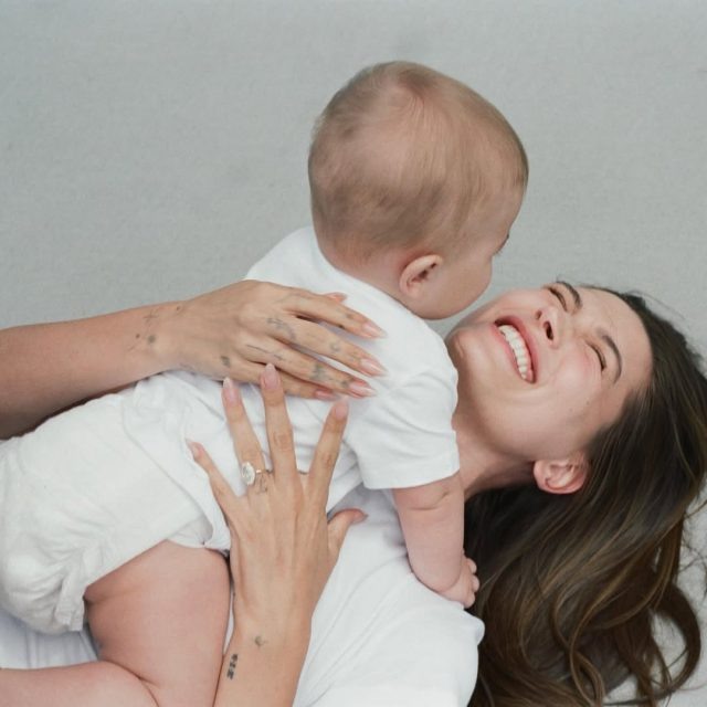    Хейли Бибер с сыном. Фото: @stevie_dance (Instagram*)