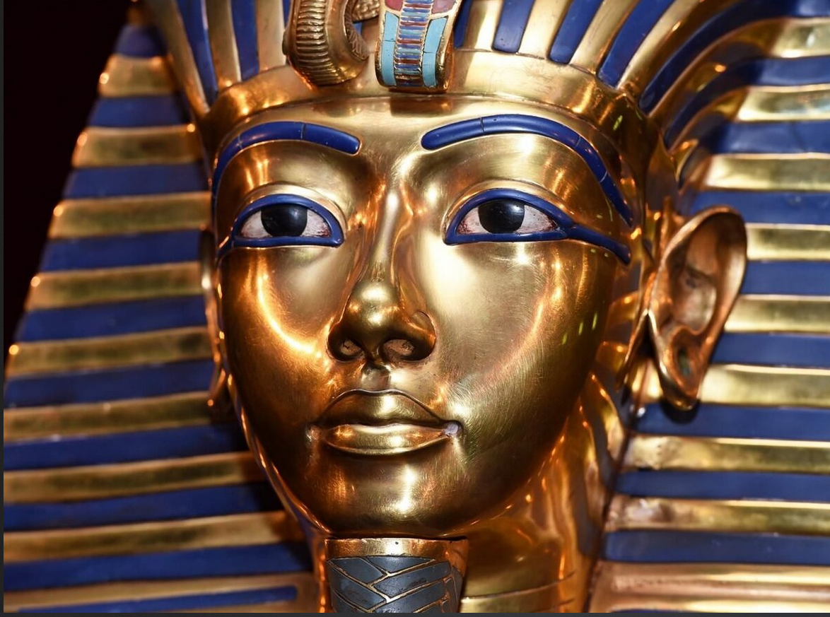 Золотая маска Тутанхамона. Фото из открытого источника в Яндексе