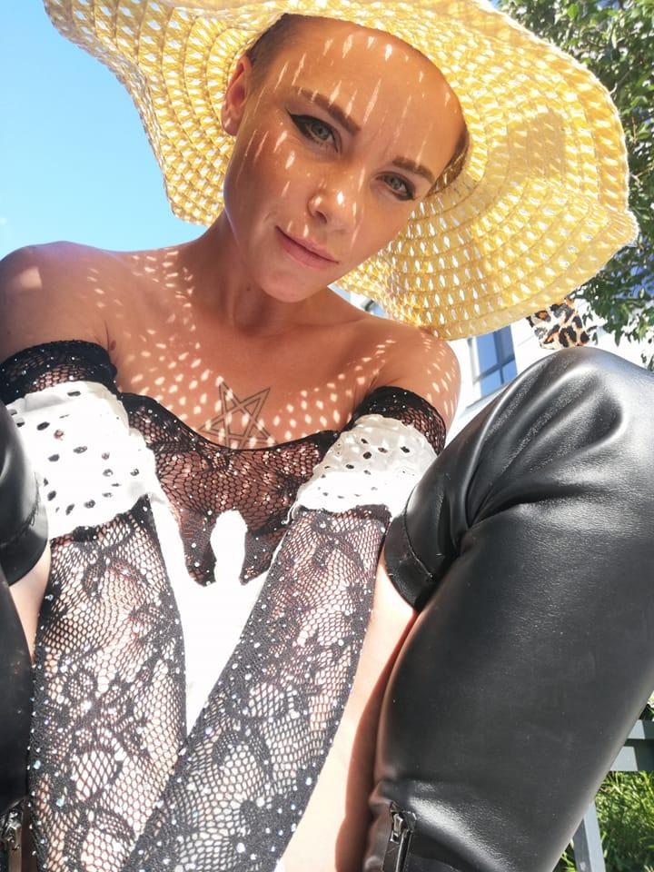 Красотка кабаре. 