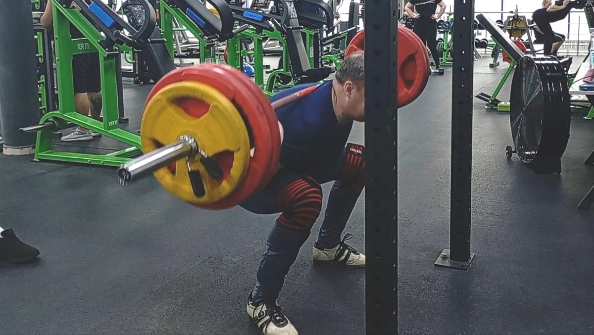 ...по-честному, не подбирал ракурсы, чтобы казалось, что сажусь ниже, чем на самом деле. Что есть, то есть 😃