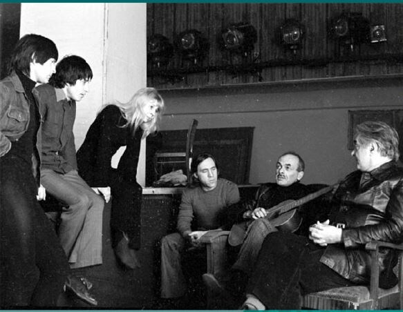 Владимир Высоцкий, Булат Окуджава, Юрий Любимов, актеры тетра на Таганке фото из открытых источников