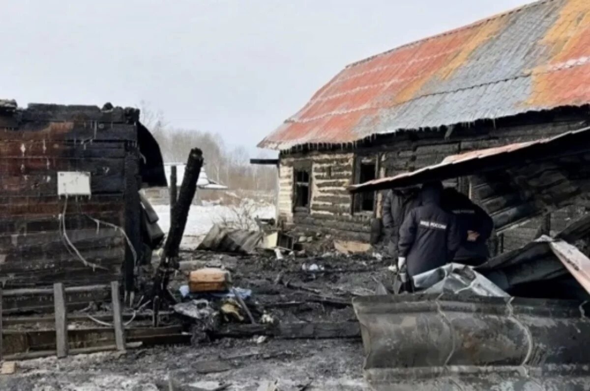    Появились кадры с места пожара в Хабаровском крае, где погибли 5 человек