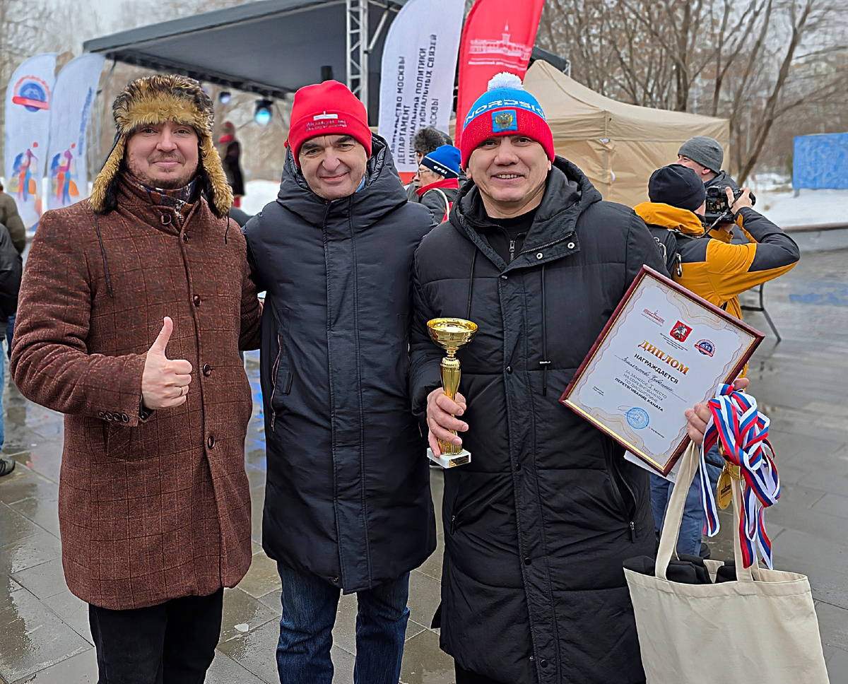 Мастер боевых искусств международного класса Олег Ананьевич Захаров, директор Московского дома национальностей Сергей Сергеевич Ануфриенко и Илья Ушуллу.