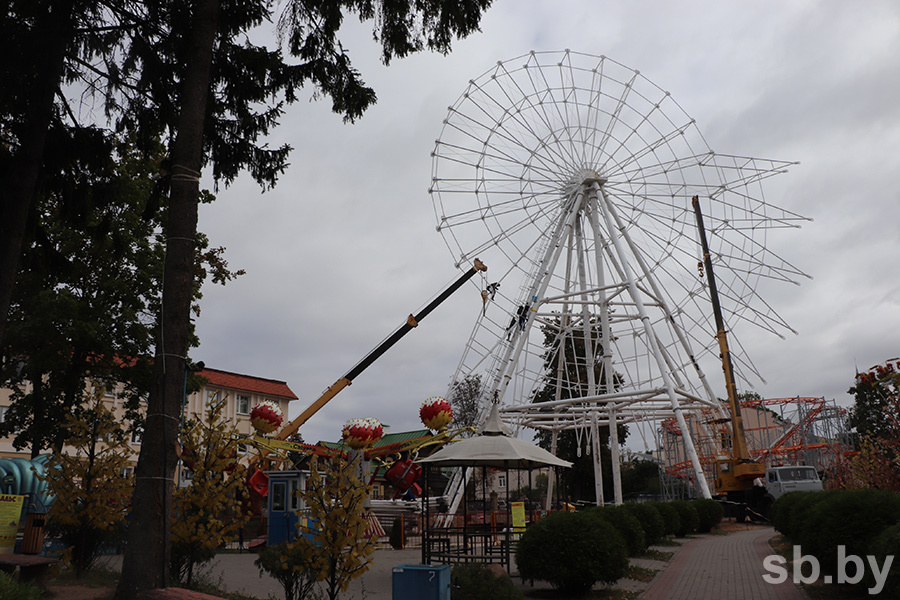 В парке Жилибера собирают колесо обозрения, 2019 год