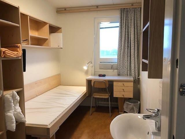 Обычная камера в шведской тюрьме