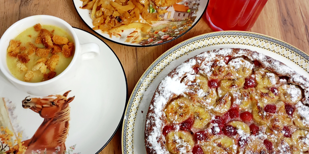 Обед в пятницу: первое,второе,а на третье кисель с творожным тартом