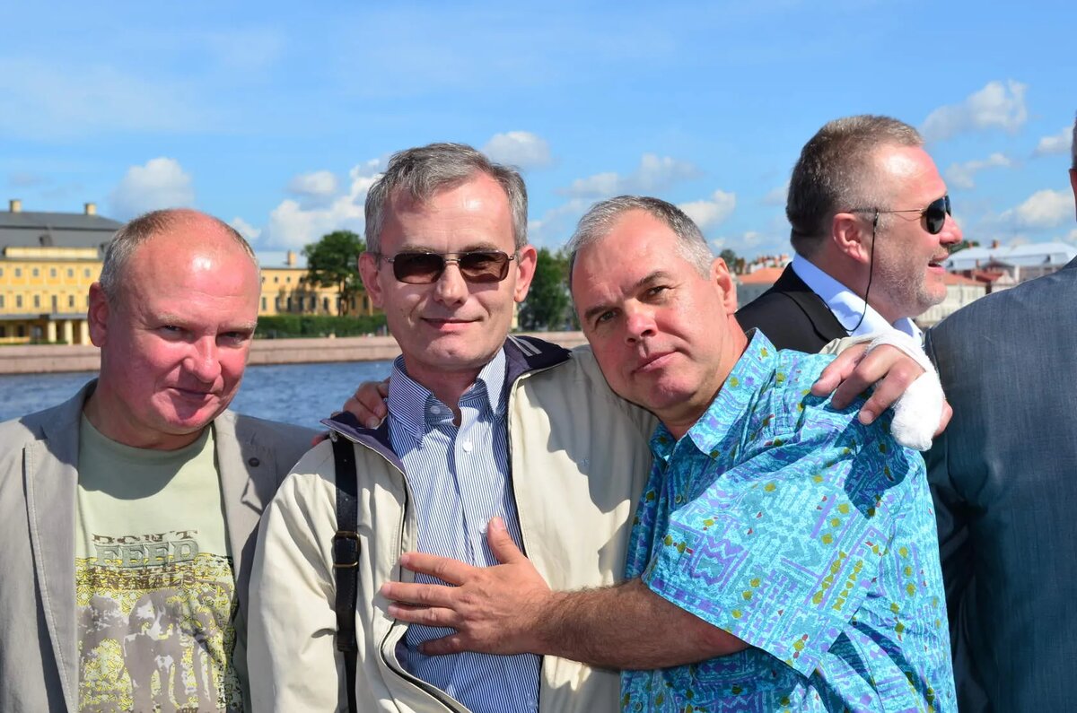 Вадим, Саша и Жора. 2012 г. Нева.