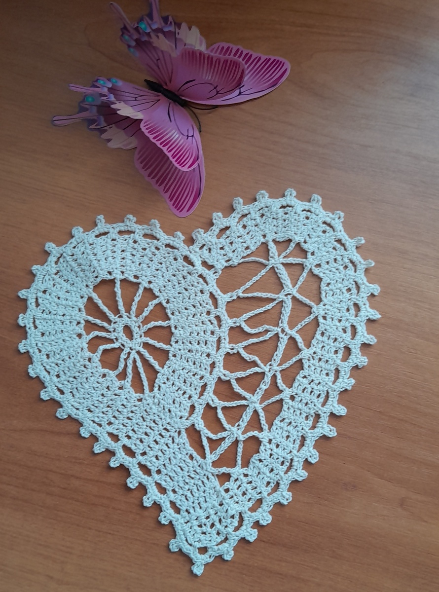 Пряжица "лилия",крючок 1,5...