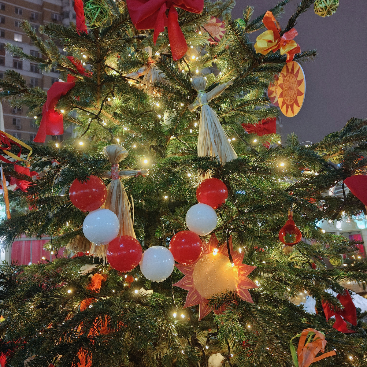 То ли новый год еще, то ли масленица 🥞 (фото автора)