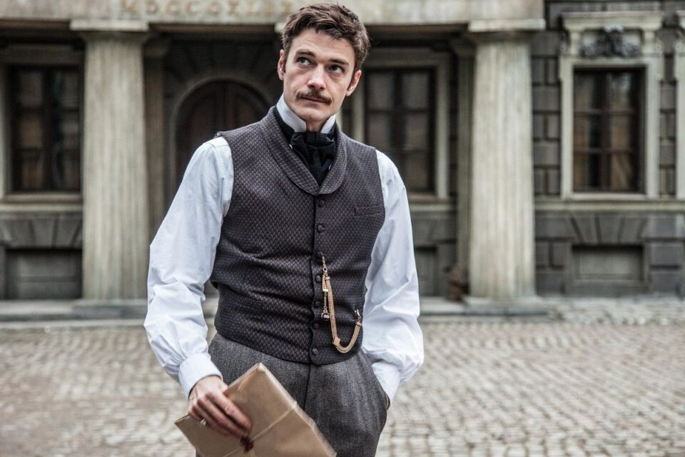    Максим Матвеев . Источник: кадр сериала "Анна Каренина"