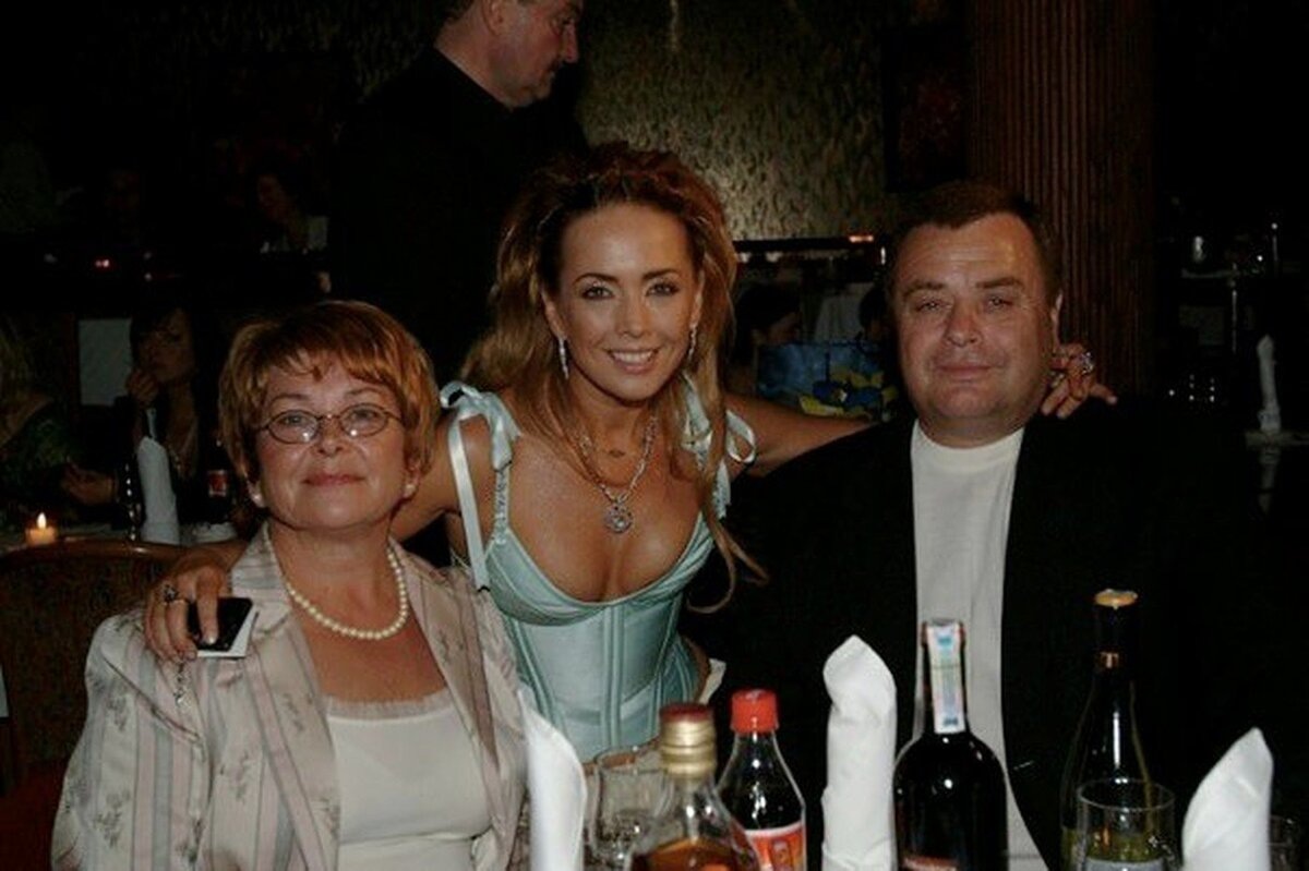 Жанна Фриске со своими родителями.