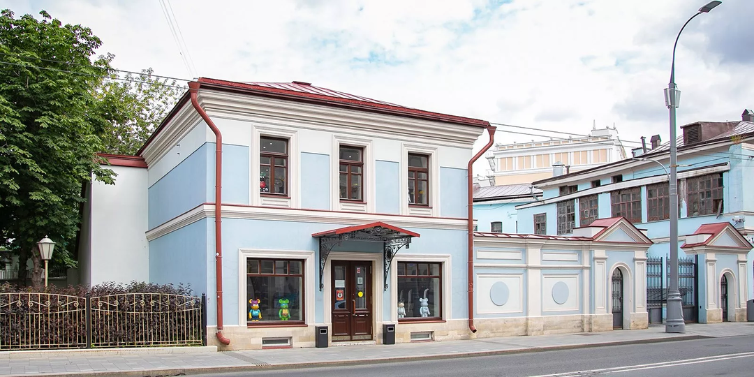 Старейшая "официна" - аптека в доме купца Гусева