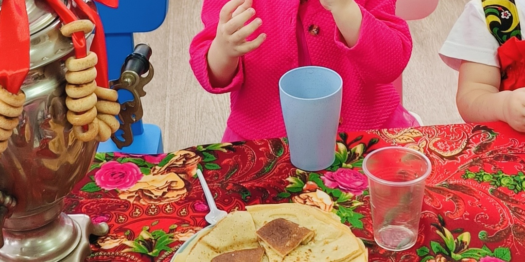 Как двойняшки Масленицу встречали