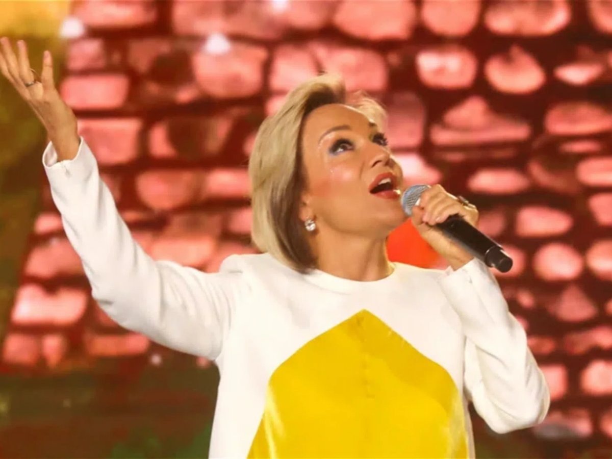    Татьяна Буланова получила широкую известность в начале 90-х как солистка группы «Летний сад» с лирическими хитами «Не плачь», «Мой сон»