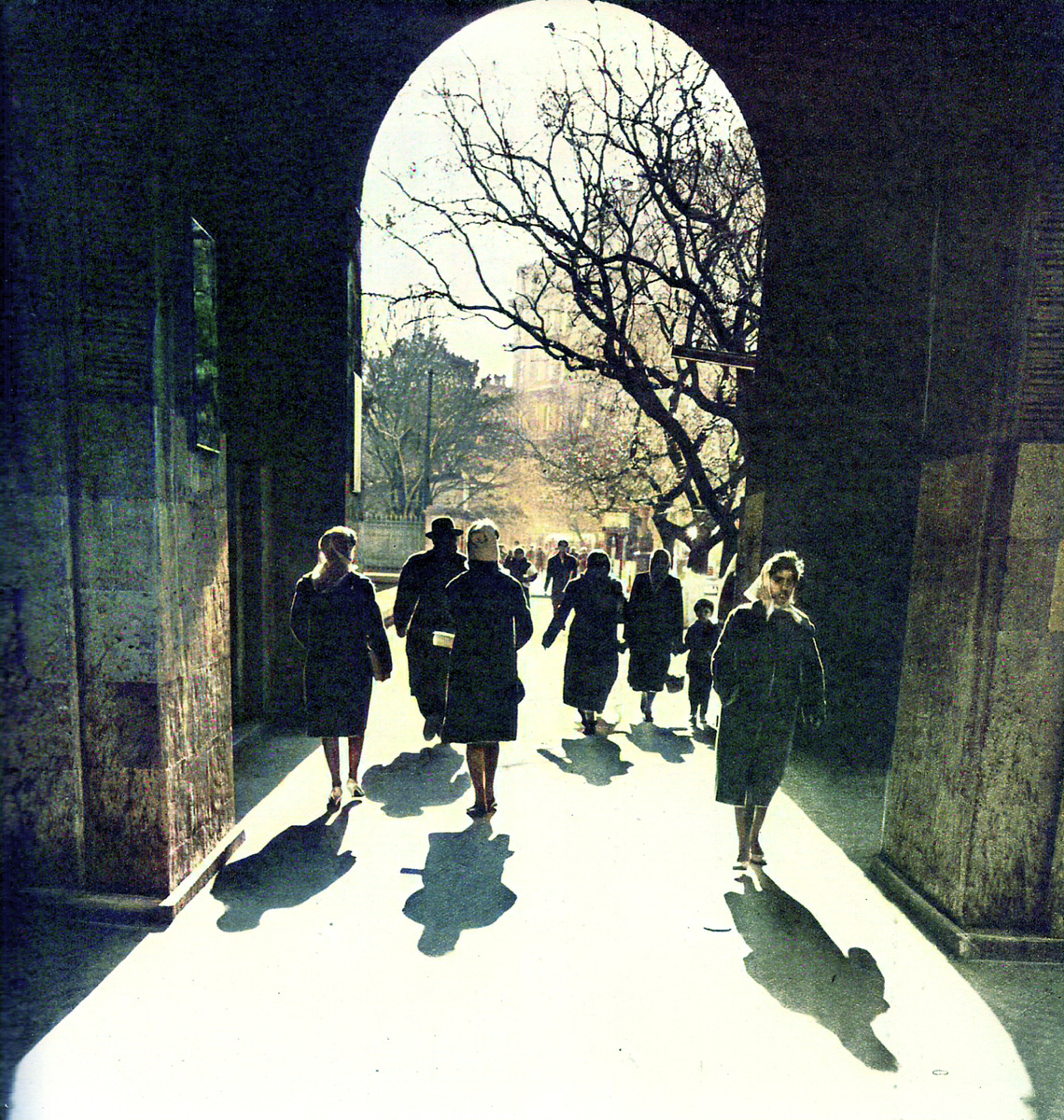 Под аркой Баксовета, 1962