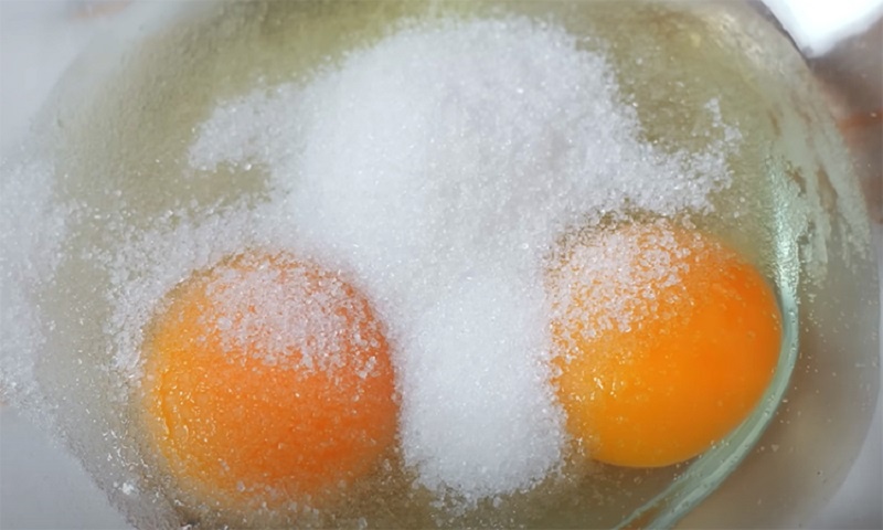 Блинный торт: рецепт нежного домашнего десерта с воздушным кремом, который тает во рту