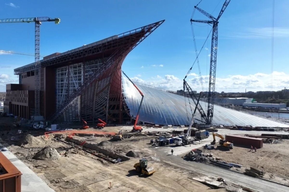    В Калининграде завершили монтаж витражей филиала Большого театра