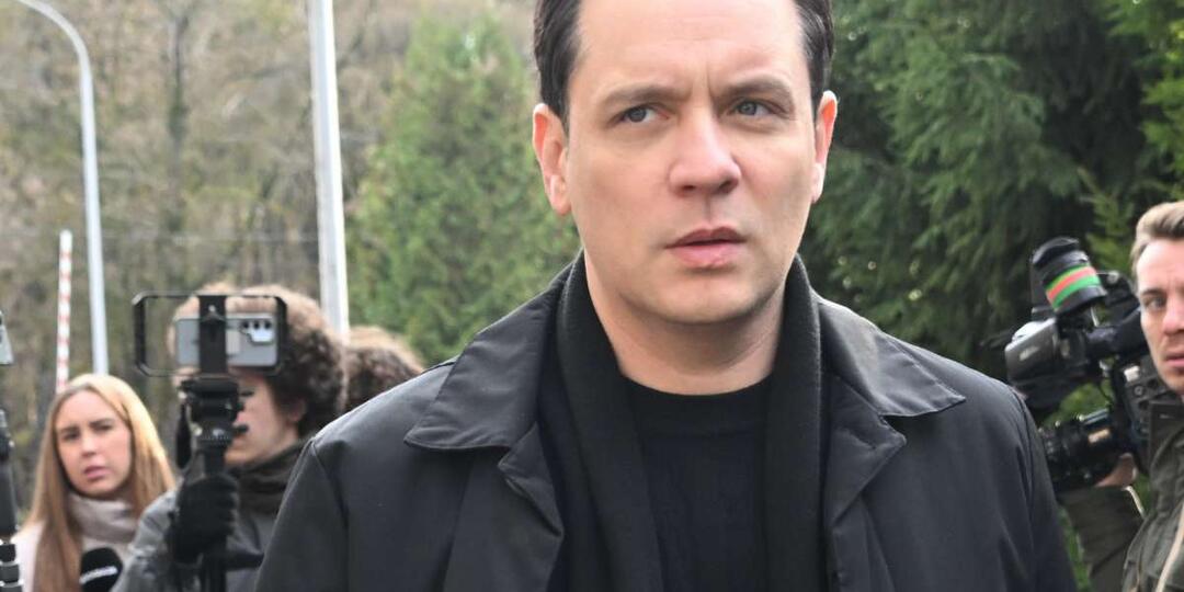 Солистам группы «Корни» пришлось извиняться перед Александром Асташенком