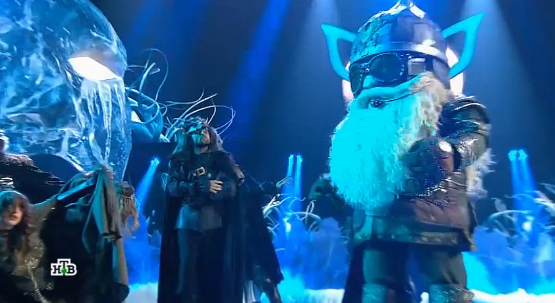 Какие песни пели участники шоу "Маска 7" во 2 выпуске от 15.02.26? Кто номинирован на уход, кто снял маску? Кто скрывался под маской?