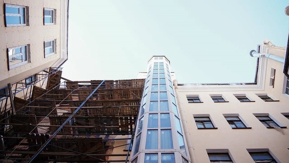    У дома на Большой Зелениной сократят зону аварийно-восстановительных работ Автор фото: губернатор Петербурга Евгений Разумишкин/t.me/razumishkin