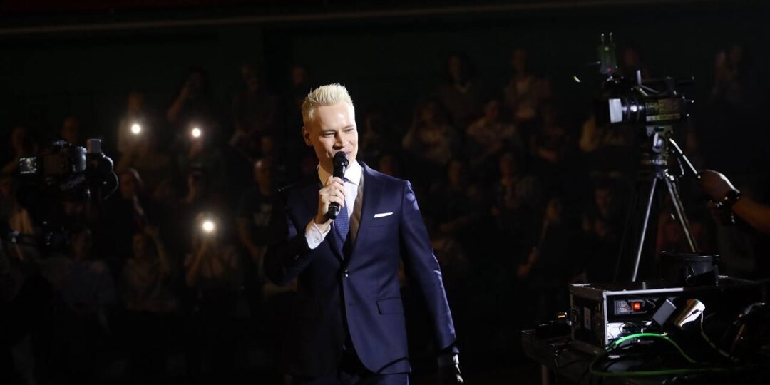 В Новосибирске на «Локомотив-Арене» выступает SHAMAN. ОНЛАЙН