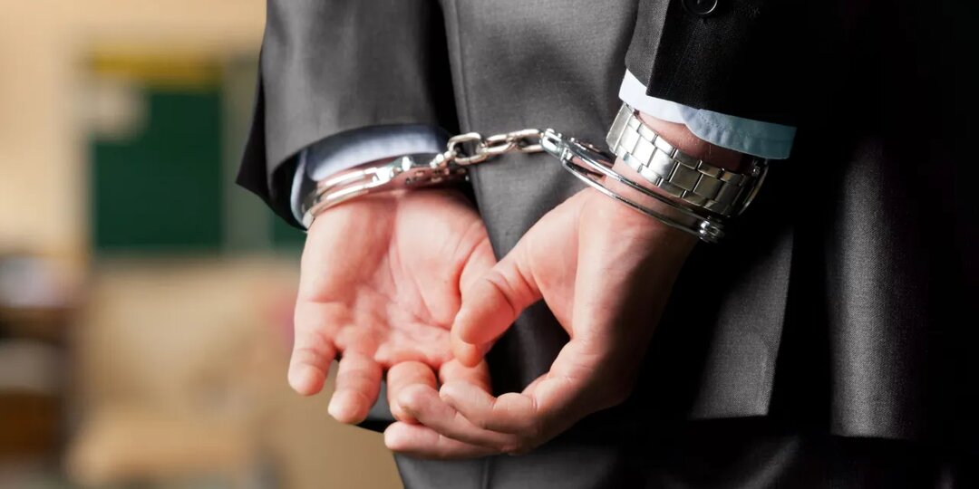 "Крышевал бизнес и прятал сыновей": главу Роспотребнадзора Челябинской области арестовали за коррупцию